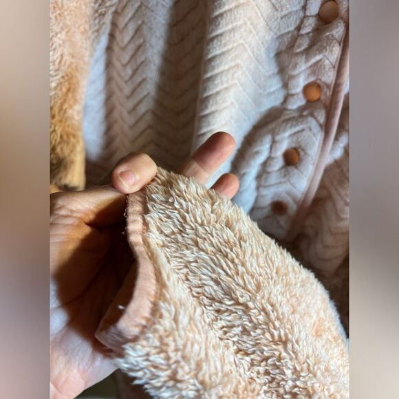Maurice’s Pullover 3X Sherpa look&mixed texture light pink w rose gold buttons - Picture 7 of 8